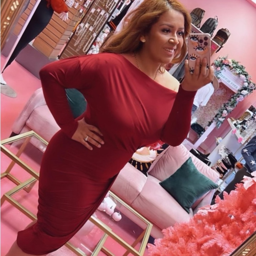 Long sleeve body con dress very stretchy can fit up to a XL VERY FORMFITTING